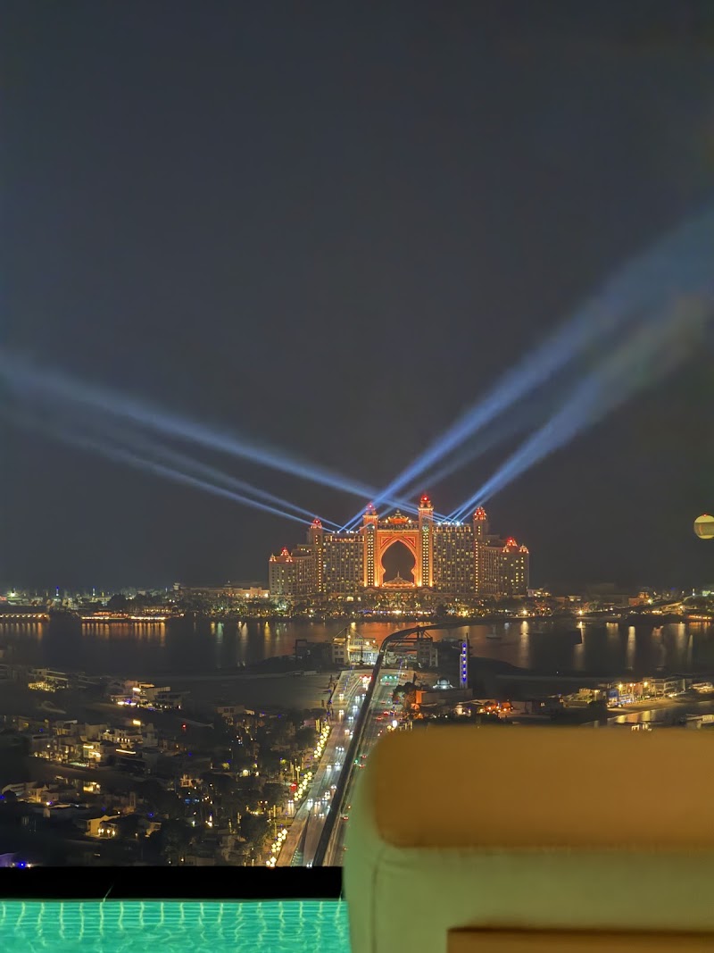 AURA SKYPOOL Dubai - AURA SKYPOOL Dubai Palm Jumeirah, The Palm Tower - 50th Floor - The Palm Jumeirah - Dubai - United Arab Emirates