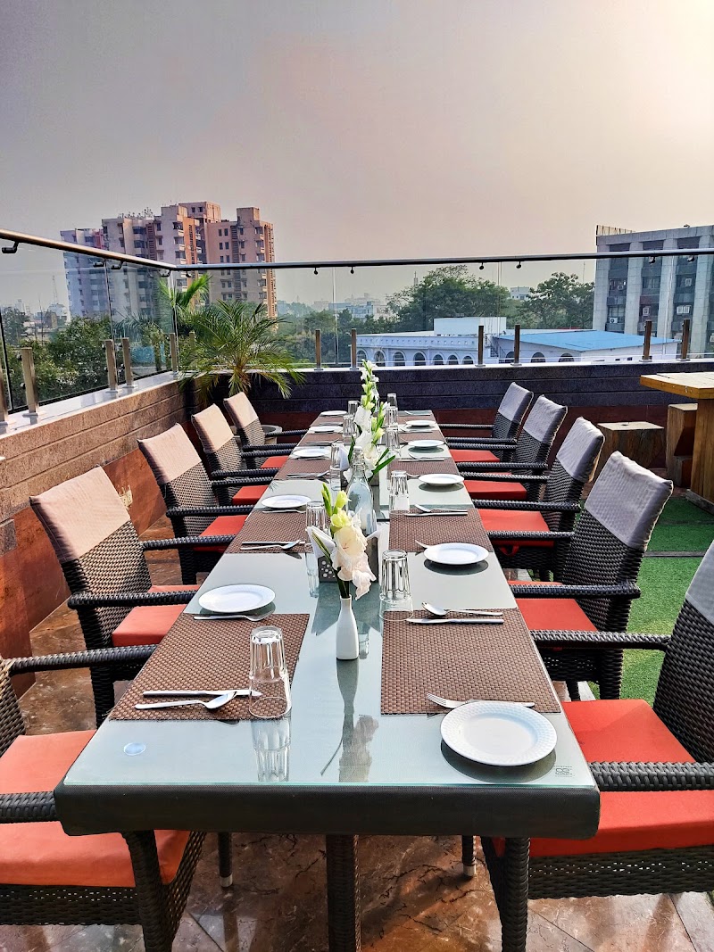 Hotel Silvete - Hotel Silvete 4 A, 4 A, Rana Pratap Marg, opp. National P.G College, Hazratganj, Lucknow, Uttar Pradesh 226001, India