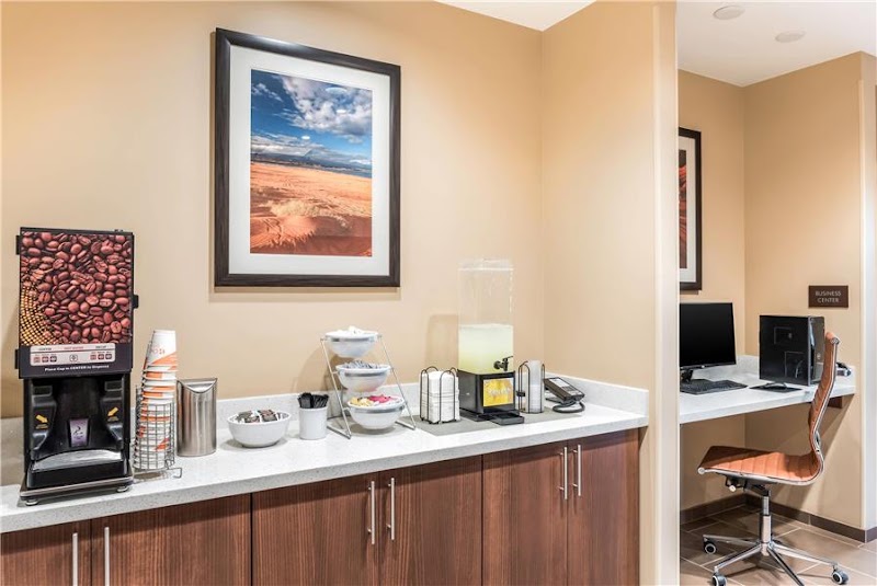 Comfort Inn & Suites Zion Park Area - Comfort Inn & Suites Zion Park Area 45 N 2600 W, Hurricane, UT 84737, USA