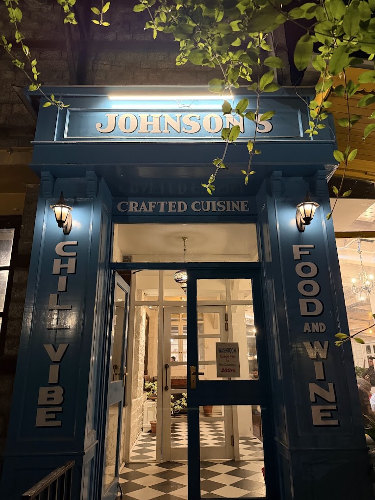 Johnson Bar & Restaurant - Johnson Bar & Restaurant Mall Rd, Siyal, Manali, Himachal Pradesh 175131, India