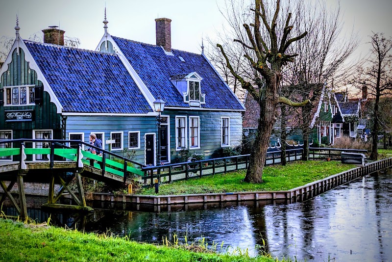 Statue - Statue, 7 3, 1509 BT Zaandam, Netherlands