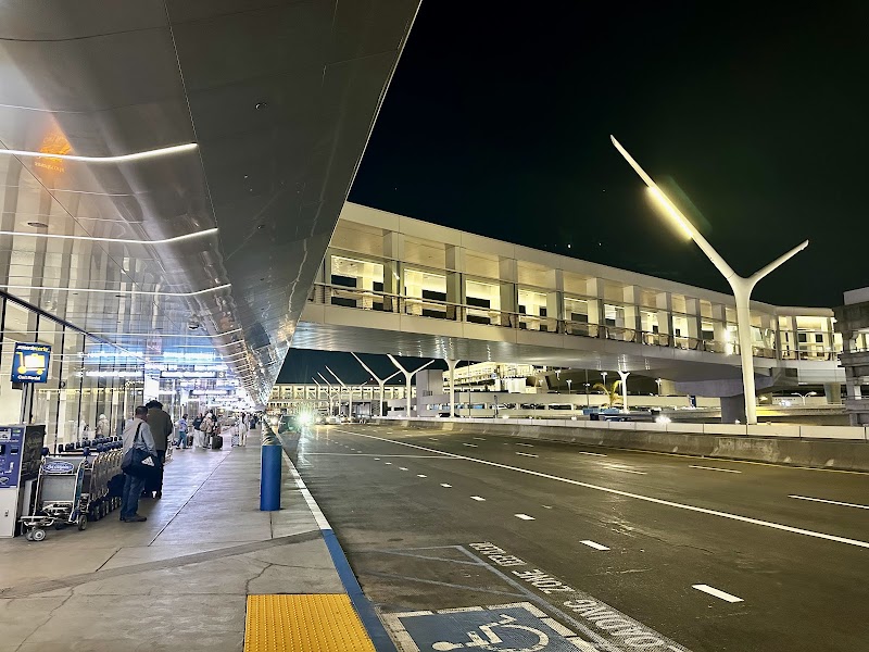 LAX Terminal 3 Upper Level dropoff