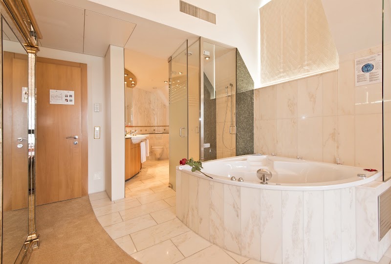 Hotel Seeburg Luzern - Hotel Seeburg Luzern Seeburgstrasse 53-61, 6006 Luzern, Switzerland
