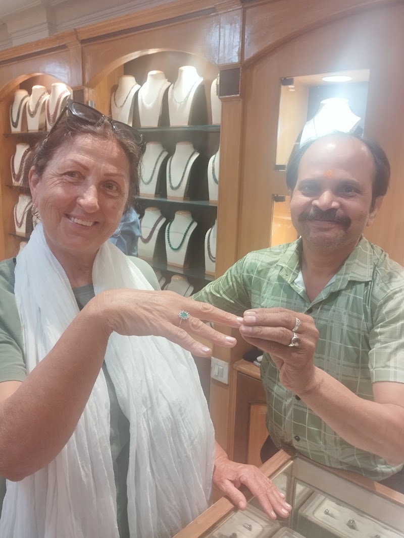 Majestic Emporio - Jewellery & More - Majestic Emporio - Jewellery & More Lg-4&7, Hotel Deluxe Plaza, MG Tower, Fatehabad Rd, Bansal Nagar, Tajganj, Agra, Uttar Pradesh 282001, India