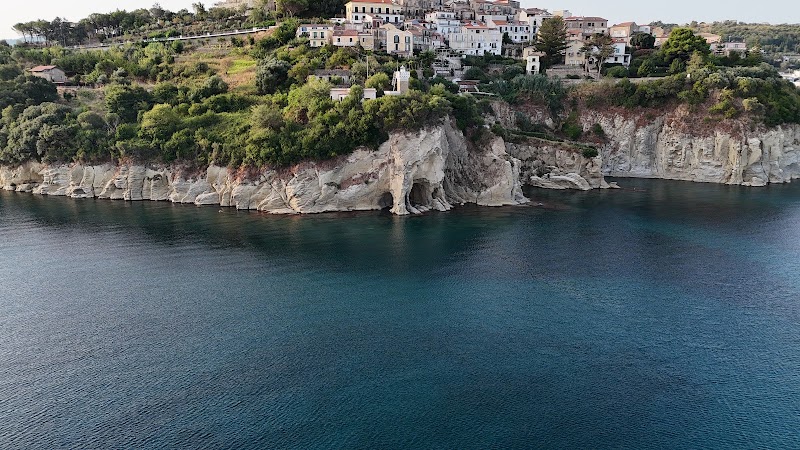 La Grotta dell’Elefante - La Grotta dell’Elefante Il Faro di Agropoli, Viale Carmine Rossi, 84043 Agropoli SA, Italy