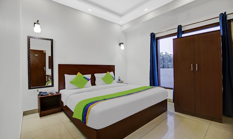 The Noida Grand Suites - The Noida Grand Suites 1st floor, B7, Block B, Sector 72, Noida, Uttar Pradesh 201316, India