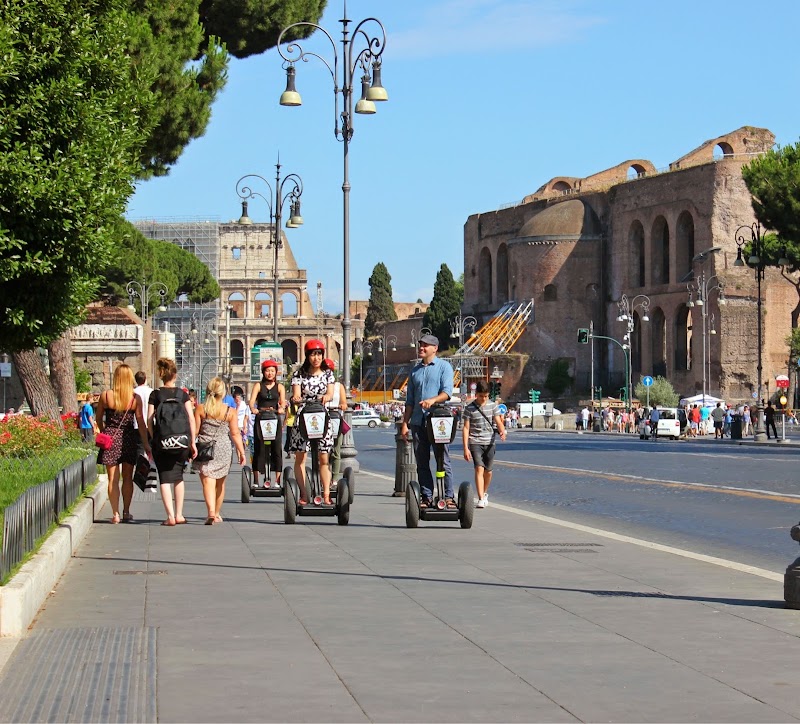 Rolling Rome Golf-Cart & Eco Tours - Rolling Rome Golf-Cart & Eco Tours, Piazza del Gesù, 47, 00186 Roma RM, Italy