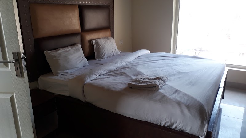 OYO Home 13768 Penthouse 3BHK
