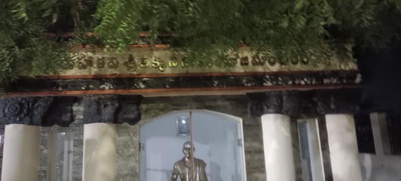 MAHAKAVI SHRI TIKKANA SOMAYAJI MANDIRAM - MAHAKAVI SHRI TIKKANA SOMAYAJI MANDIRAM FX8M+7XJ, Brindavan Colony, Nellore, Andhra Pradesh 524001, India