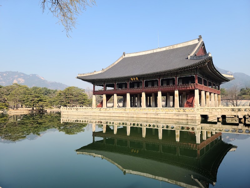 Gyeongbokgung Palace - Gyeongbokgung Palace 161 Sajik-ro, Jongno District, Seoul, South Korea