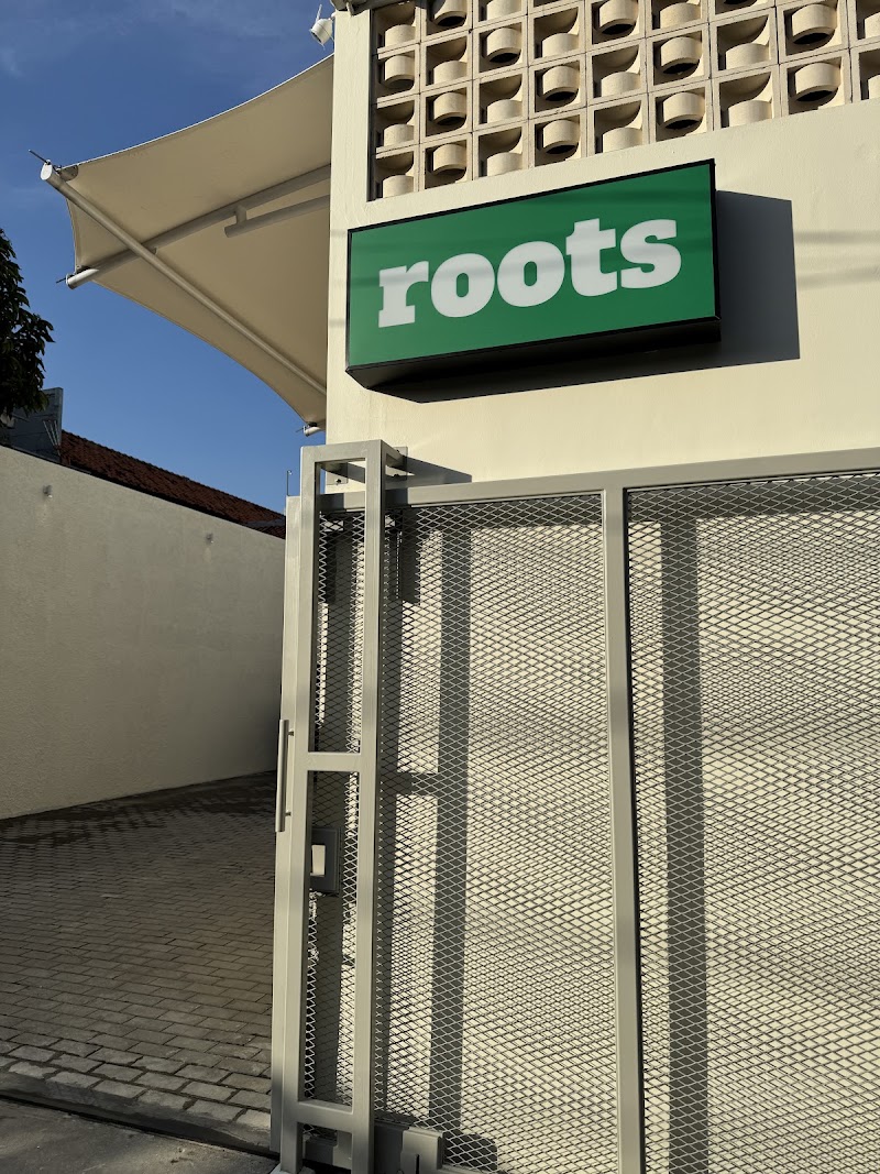 Roots Padel House - Roots Padel House Blok 37 No. 36, Jl. Penyelesaian Tomang II, RT.3/RW.1, Meruya Utara, Kec. Kembangan, Kota Jakarta Barat, Daerah Khusus Ibukota Jakarta 11620, Indonesia