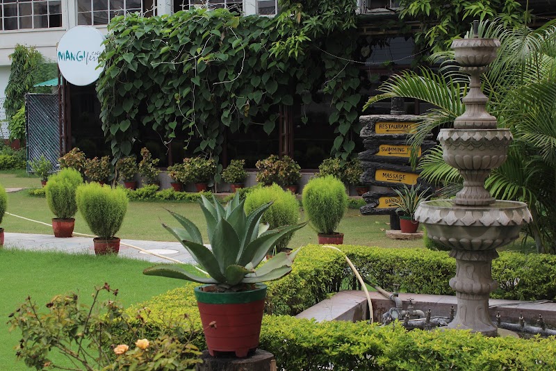 Hotel Surya, Kaiser Palace - Hotel Surya, Kaiser Palace S. 20/51, A-5, The Mall Rd, Cantonment, Varanasi, Uttar Pradesh 221002, India