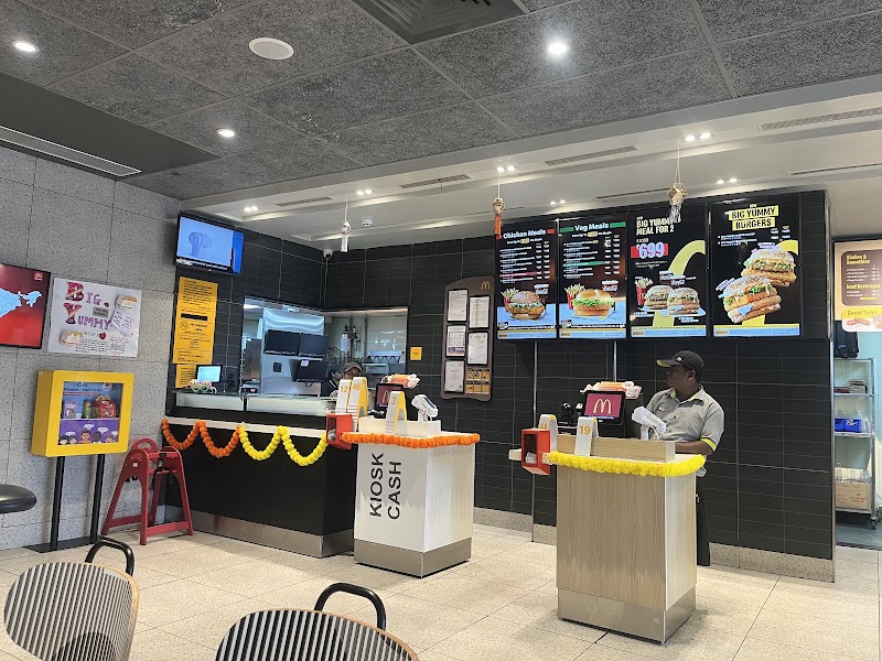 McDonald's - McDonald's, Plot no.128A & 128B, City Survey No.652, Kh.no. 40 and41, Joras Co-Operative Housing society, Layout, Katol Rd, Friends Colony, Mouza-Borgaon, Narmada Colony, Nagpur, Maharashtra 440013, India