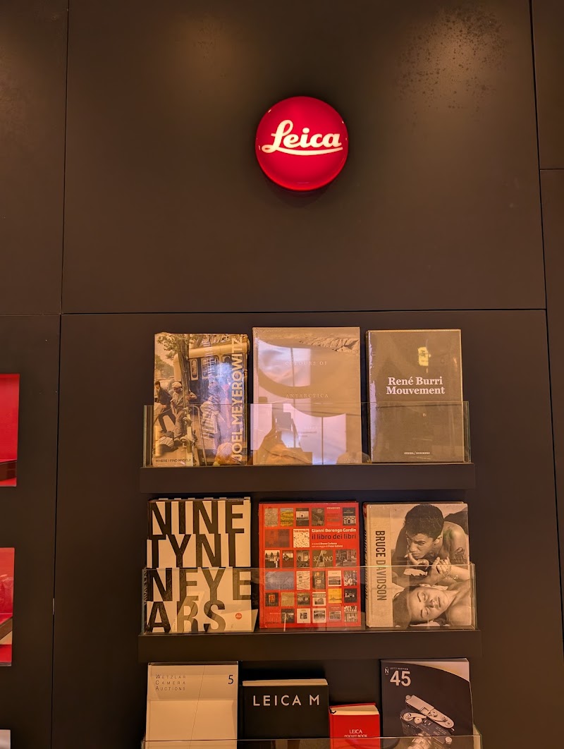 Leica Store ION Orchard - Leica Store ION Orchard 2 Orchard Turn, #03-06 ION Orchard, Singapore 238801