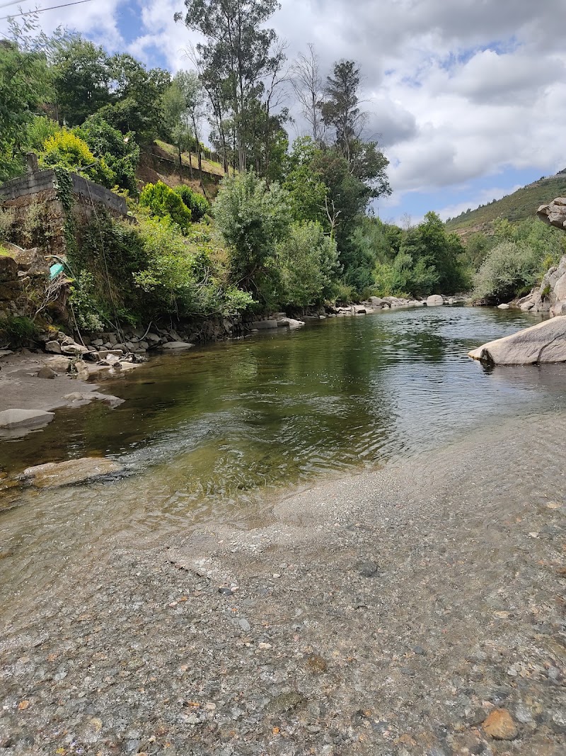 Praia Fluvial de Avô - Praia Fluvial de Avô Avô, Portugal