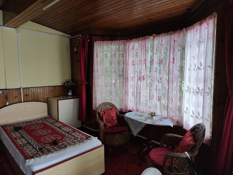 Classic Guest House - Classic Guest House 27W9+47C, Manbari Basti, Darjeeling, West Bengal 734101, India
