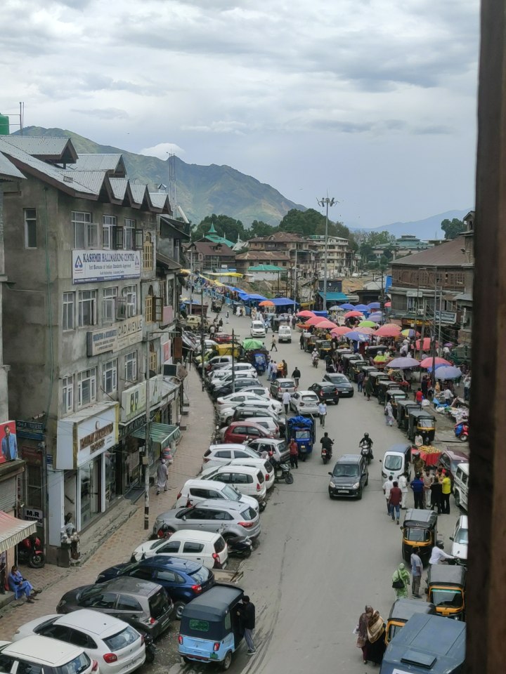 OYO Hotel Khana Khazana - OYO Hotel Khana Khazana Hotel Khana Khazana, near, Hanuman Mandir Ln, Hari Singh High Street, Srinagar, 190009