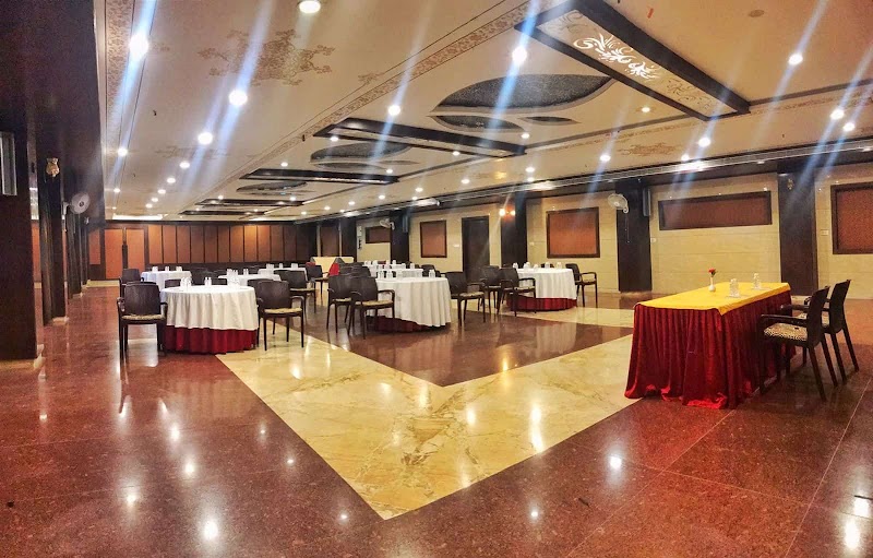 YOIS HOTEL - YOIS HOTEL Plot 8, 100 Feet Road, near Mahila Police thana, Roop Sagar, Udaipur, Rajasthan 313001, India