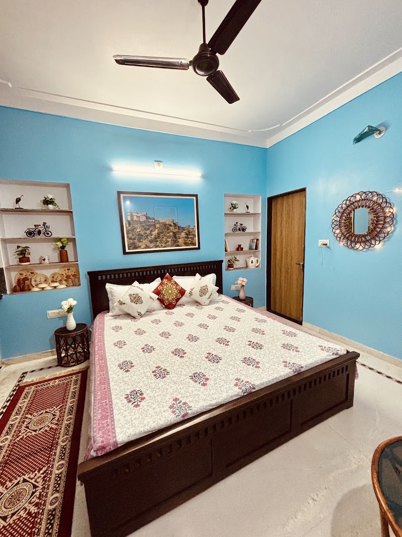 Uparlo Stay - Your cozy rooftop homestay in Udaipur - Uparlo Stay - Your cozy rooftop homestay in Udaipur 121, Jag niwas, Sector 3, Rishi Nagar, Udaipur, Rajasthan 313002, India