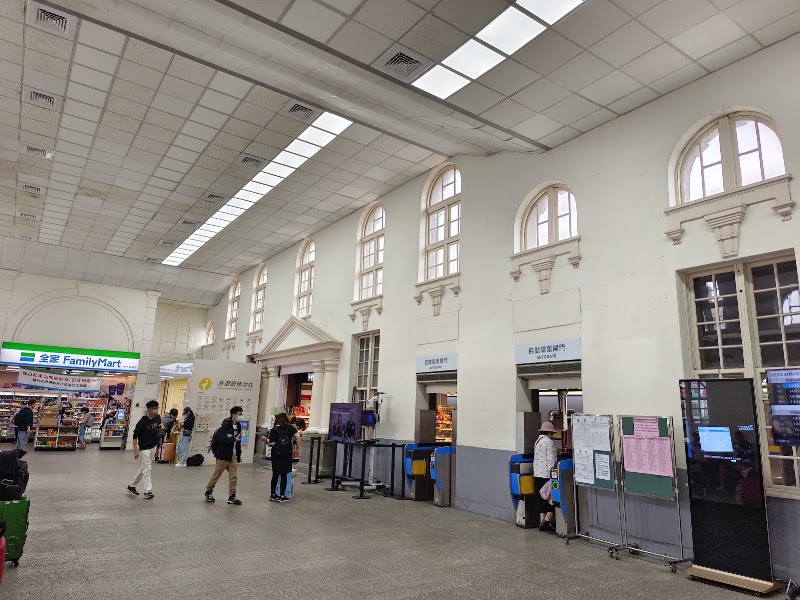 Hsinchu Train Station - Hsinchu Train Station, No. 445號, Section 2, Zhonghua Rd, Rongguang Village, East District, Hsinchu City, Taiwan 300