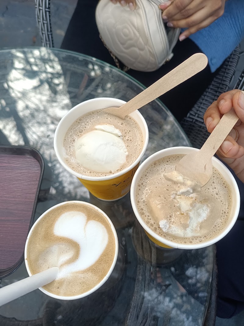 Yello Coffee House - Coffee Shakes and Juices - Yello Coffee House - Coffee Shakes and Juices Officers Club, Walkers St, CBI Colony, Civil Lines, Nagpur, Maharashtra 440001, India