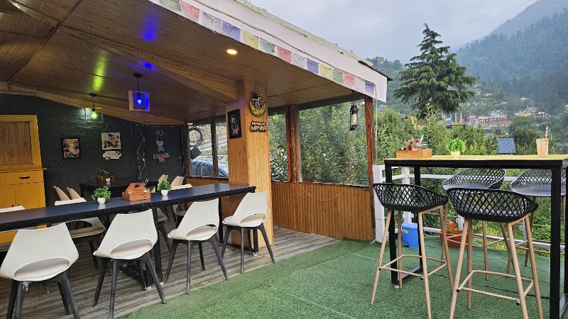Pineroots Cafe
