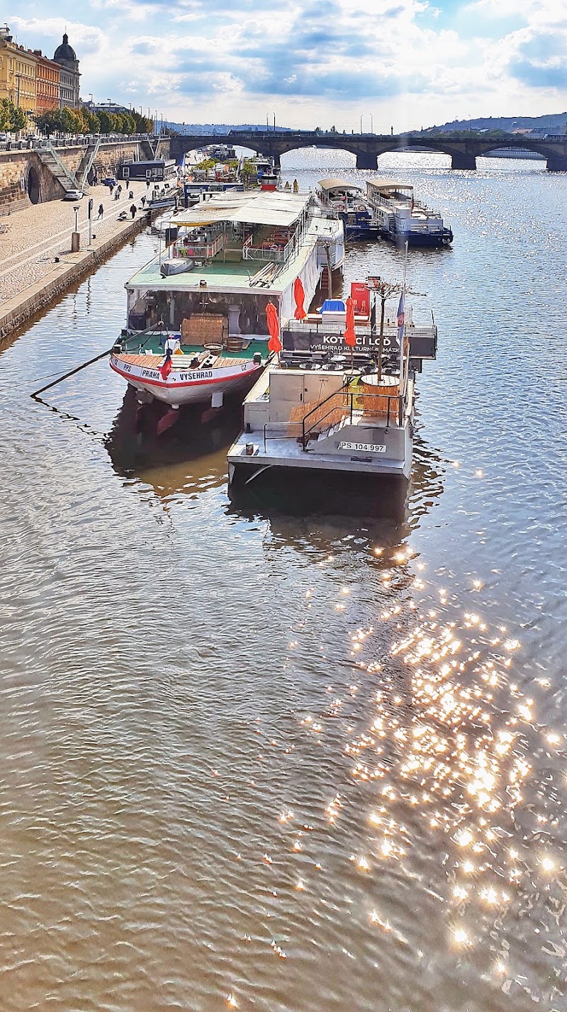 Náplavka Riverbank - Náplavka Riverbank, Rašínovo nábř. 44/2, Vyšehrad, 128 00 Praha-Praha 2, Czechia