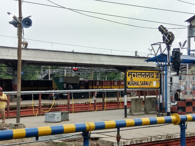 PT. Deen Dayal Upadhyaya Junction - PT. Deen Dayal Upadhyaya Junction, 232101 Pandit Dindayal Upadhyaya Marg Pandit Dindayal Upadhyay Nagar Uttaresh, Uttar Pradesh 276001, India