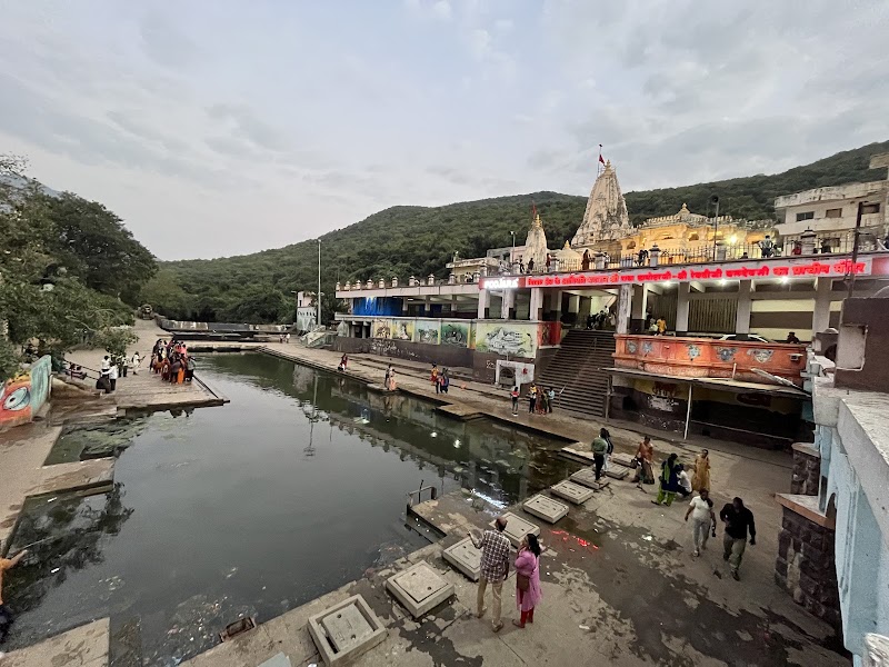 Damodar Kund - Damodar Kund, GFGP+7H5, Taleti Rd, Gujarat 362002, India