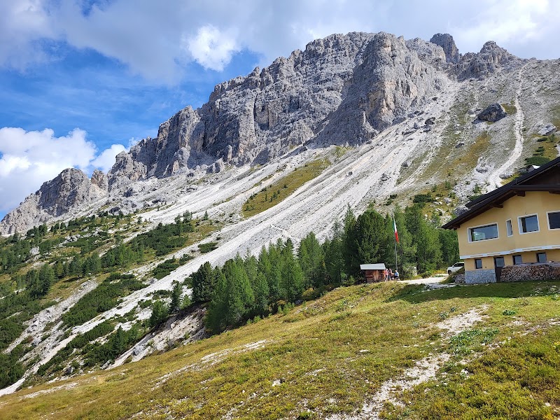 Rifugio Col De Varda - Rifugio Col De Varda, Loc, 32041 Misurina BL, Italy