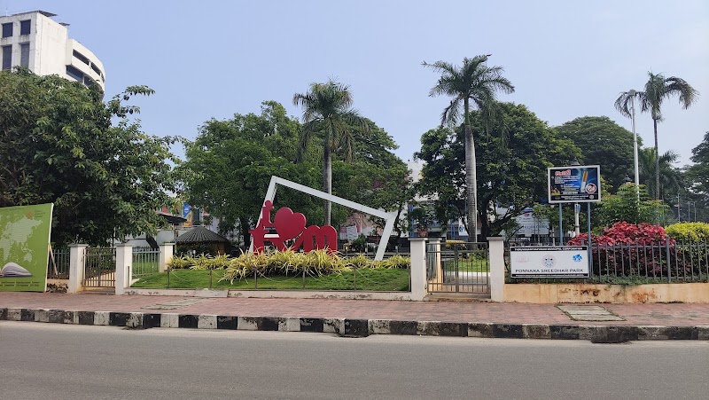 Trivandrum Central Railway Station - Trivandrum Central Railway Station FXP3+R39, Chalai Bazaar, Thampanoor, Thiruvananthapuram, Kerala 695001, India