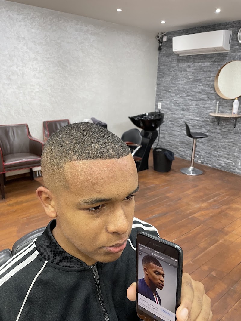 Haute Coiffure Hatim Kapsalon - Haute Coiffure Hatim Kapsalon, Adrianastraat 4, 3014 XL Rotterdam, Netherlands