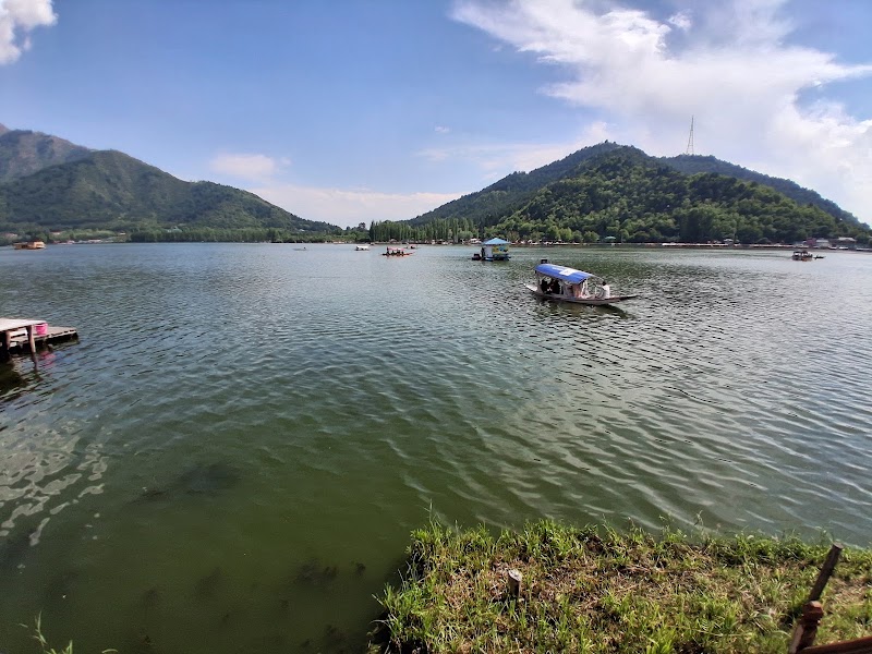 Hb light house group of house boats in dal lake - Hb light house group of house boats in dal lake, Nehru park dal lake ghat no 17, dal lake, near shankar acharya ghat, Rainawari, Srinagar, 190001