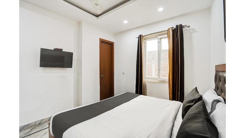 Super Collection O Sector 110 Noida
