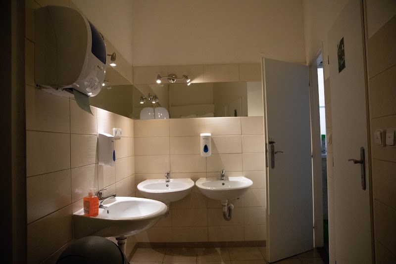 Onefam Home Hostel Prague - Onefam Home Hostel Prague Hybernská 1008/22, Nové Město, 110 00 Praha-Praha 1, Czechia