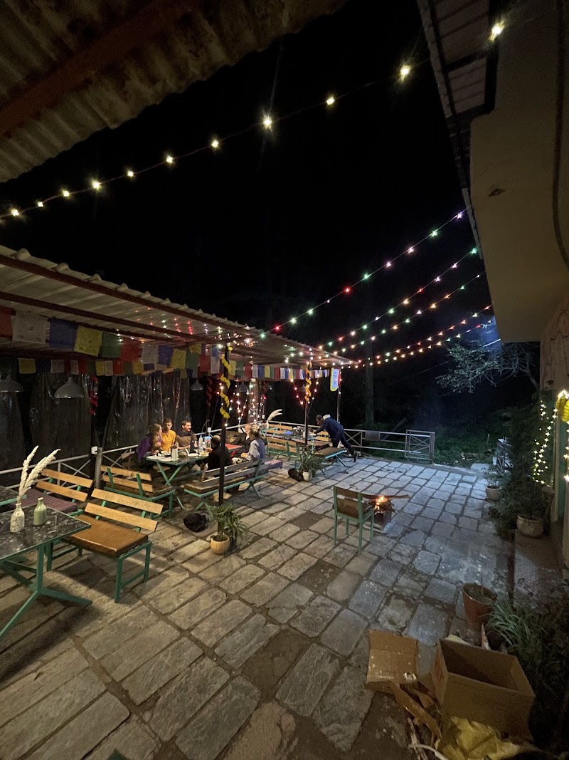 EEVOLVE An Eco - Hostel & Cafe - EEVOLVE An Eco - Hostel & Cafe Dharamkot Rd, Dharamkot, Dharamshala, Himachal Pradesh 176216, India