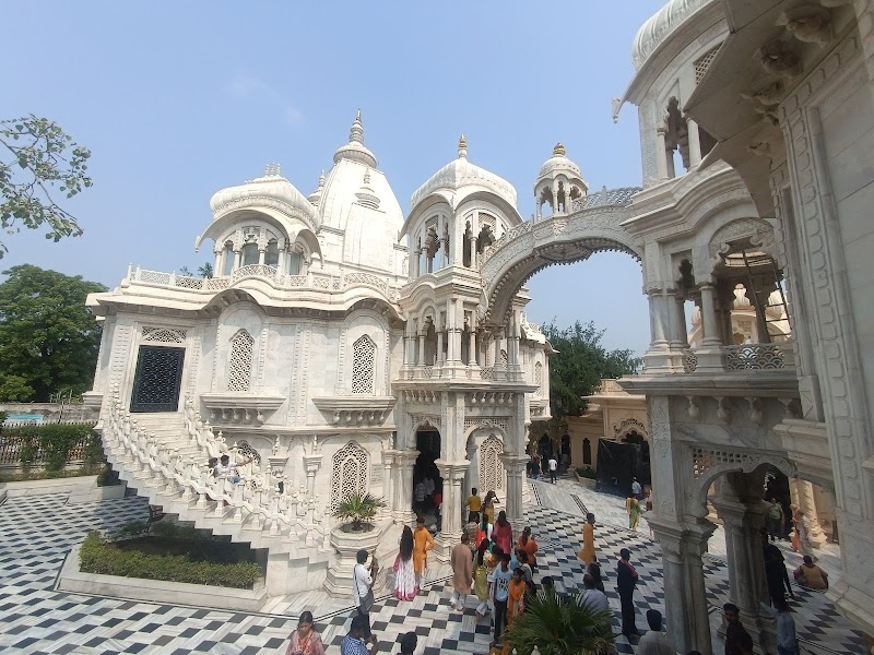 Sri Sri Krishna Balaram Mandir (ISKCON Vrindavan) - Sri Sri Krishna Balaram Mandir (ISKCON Vrindavan) Krishna Balaram Temple, Bhaktivedanta Swami Marg, Raman Reiti, Vrindavan, Uttar Pradesh 281121, India
