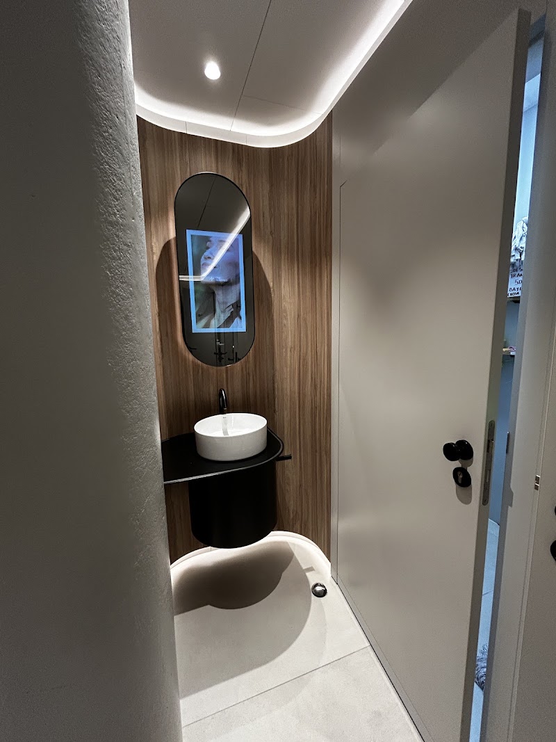 ONE HUNDRED restrooms - ONE HUNDRED restrooms, C.C. Maremagnum, Muelle España 5 local 8-15-16, Moll d'Espanya, 5, 8, Ciutat Vella, 08039 Barcelona, Spain