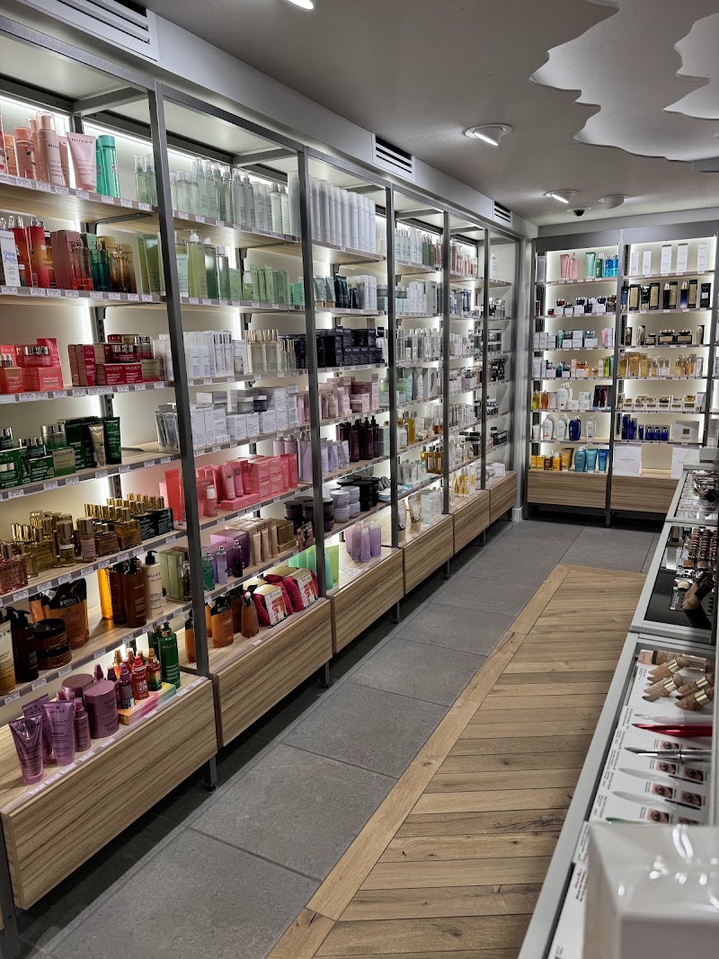 Pharmacie du Mont Blanc - Pharmacie du Mont Blanc, 15 Rue Joseph Vallot, 74400 Chamonix-Mont-Blanc, France