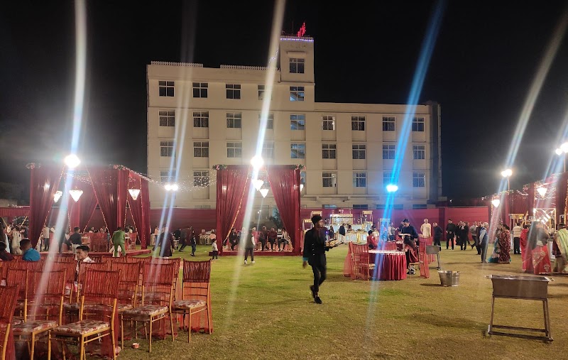 HOTEL BHANWAR SINGH PALACE - HOTEL BHANWAR SINGH PALACE, NATIONAL HIGHWAY 8, Nohariya, Kishangarh, Rajasthan 305801, India