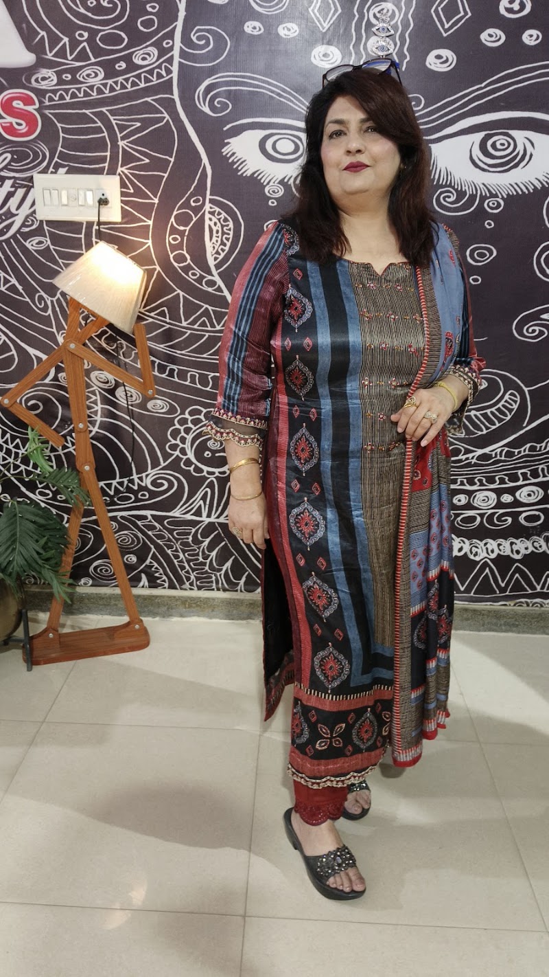 Rudra Creations Boutique - Rudra Creations Boutique 131, behind hotel Shiraz parking, Model Town, Hoshiarpur, Punjab 146001, India