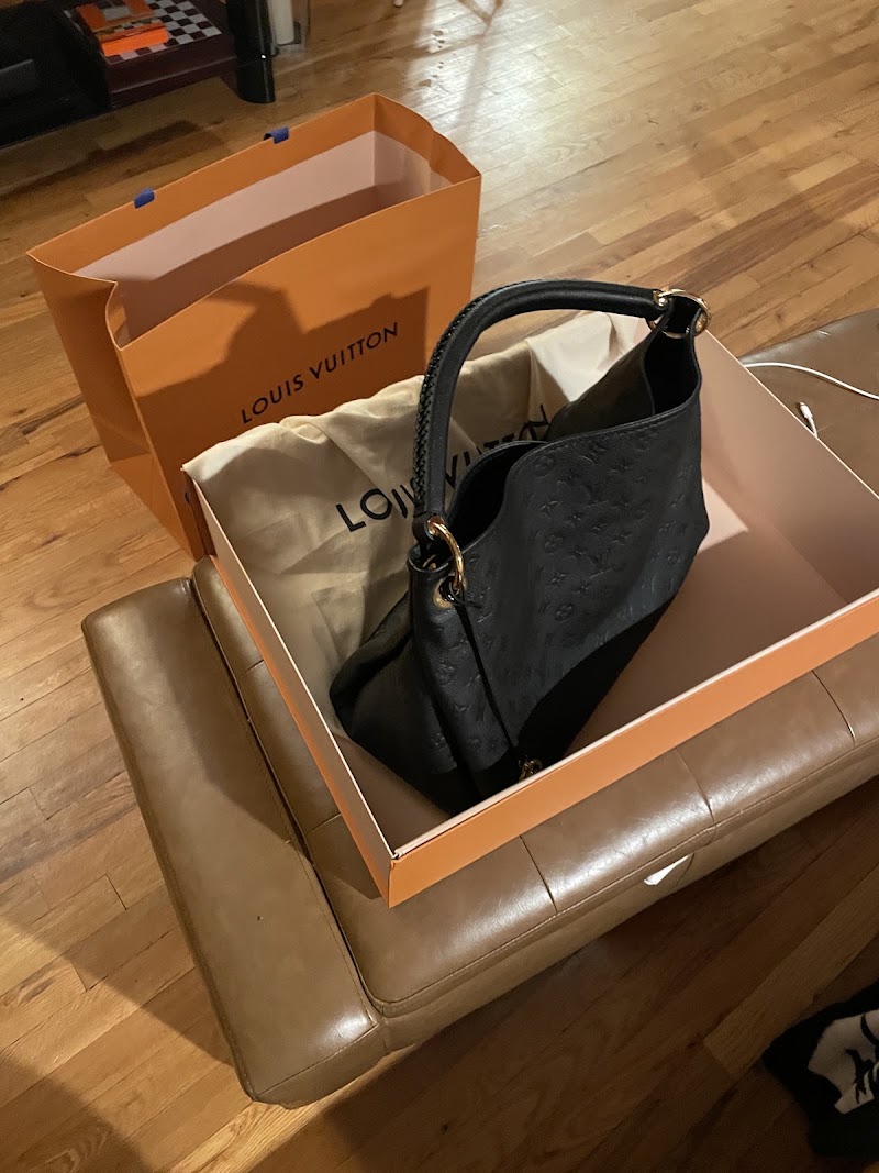 Louis Vuitton Paramus Garden State Plaza - Louis Vuitton Paramus Garden State Plaza 1 Garden State Plaza Pkwy Space 1130, Paramus, NJ 07652, USA