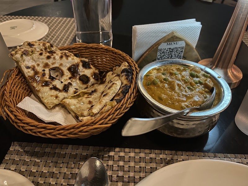 TMV Rooftop Restaurant Pure Veg - TMV Rooftop Restaurant Pure Veg The Mangal View Residency, Sharma Colony, 12, Rajasthan Mahila Vidyalaya Rd, Old City, Brahmpuri, Udaipur, Rajasthan 313001, India