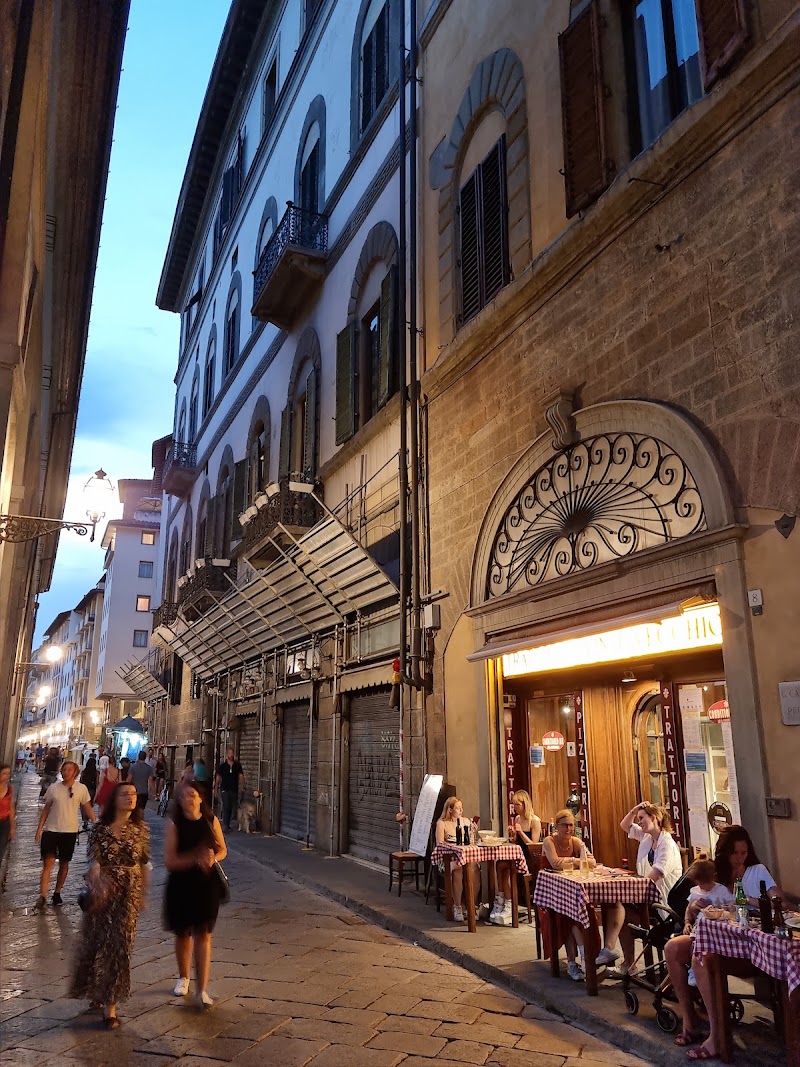 Trattoria Ponte Vecchio - Ristorante Firenze - Trattoria Ponte Vecchio - Ristorante Firenze Lungarno degli Archibusieri, 8, 50122 Firenze FI, Italy