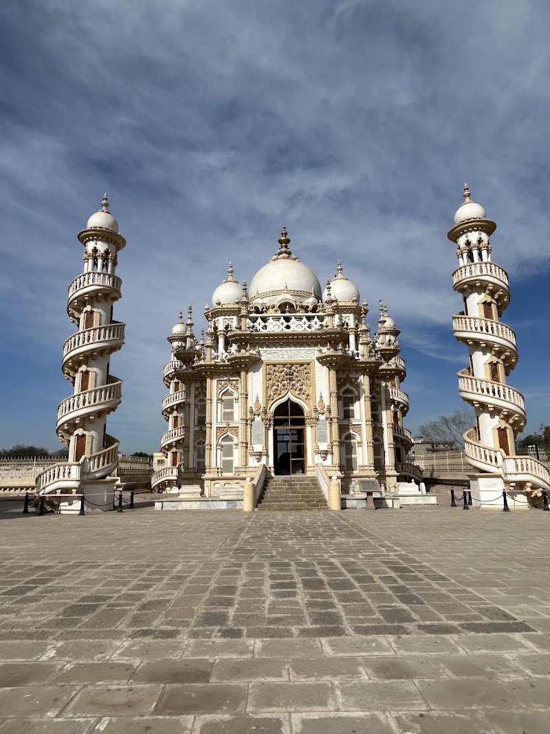 Mahabat Maqbara Palace - Mahabat Maqbara Palace, Junagadh - Mendarda Hwy, Mullawada, Junagadh, Gujarat 362001, India