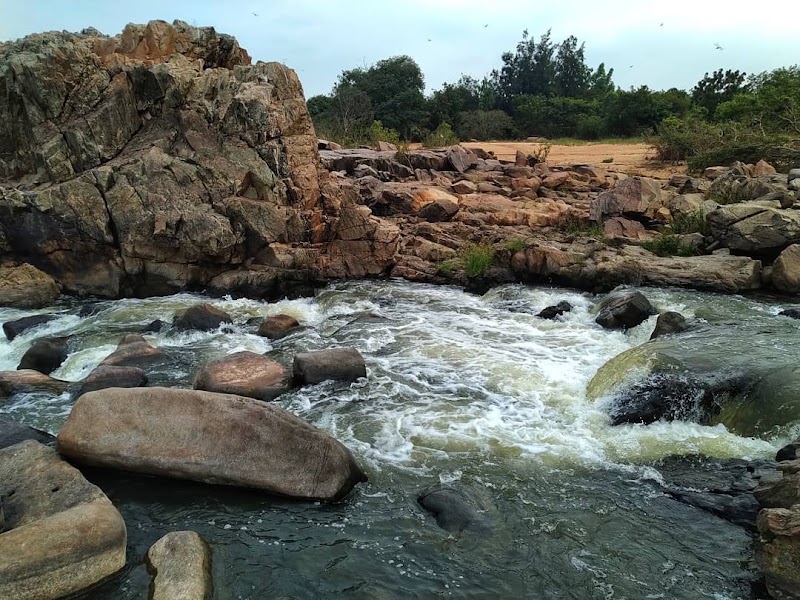 Hampi Falls - Hampi Falls Tungabhadra, Kampasagar, Sanapur, Karnataka 583234, India
