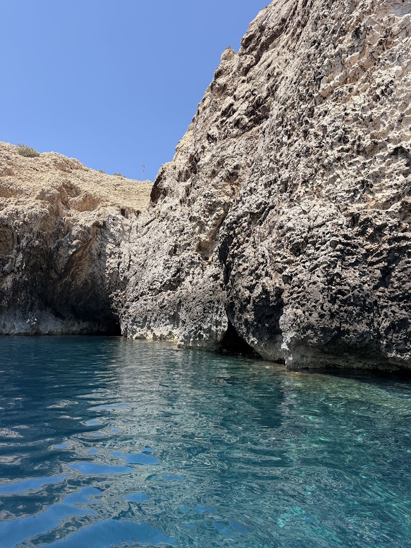 Navis Tours Hvar - Blue Cave & Boat Tours - Navis Tours Hvar - Blue Cave & Boat Tours Trg Sv. Stjepana 4, 21450, Hvar, Croatia