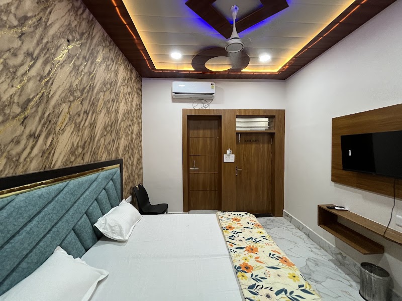 HOTEL RK PALACE - HOTEL RK PALACE, 077, Govind Nagar Marg, Janam Bhumi, Mathura, Uttar Pradesh 281001, India