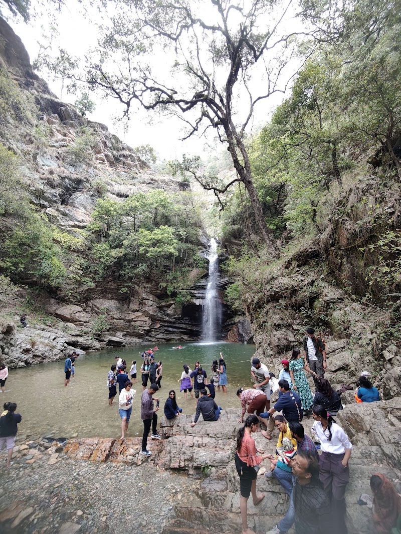 Bhalugaad Waterfall (Mukteshwar) - Bhalugaad Waterfall (Mukteshwar) Dhari-Pokrad Rd, Boranshi, Chaukhuta Chak Rooshi, Uttarakhand 263136, India