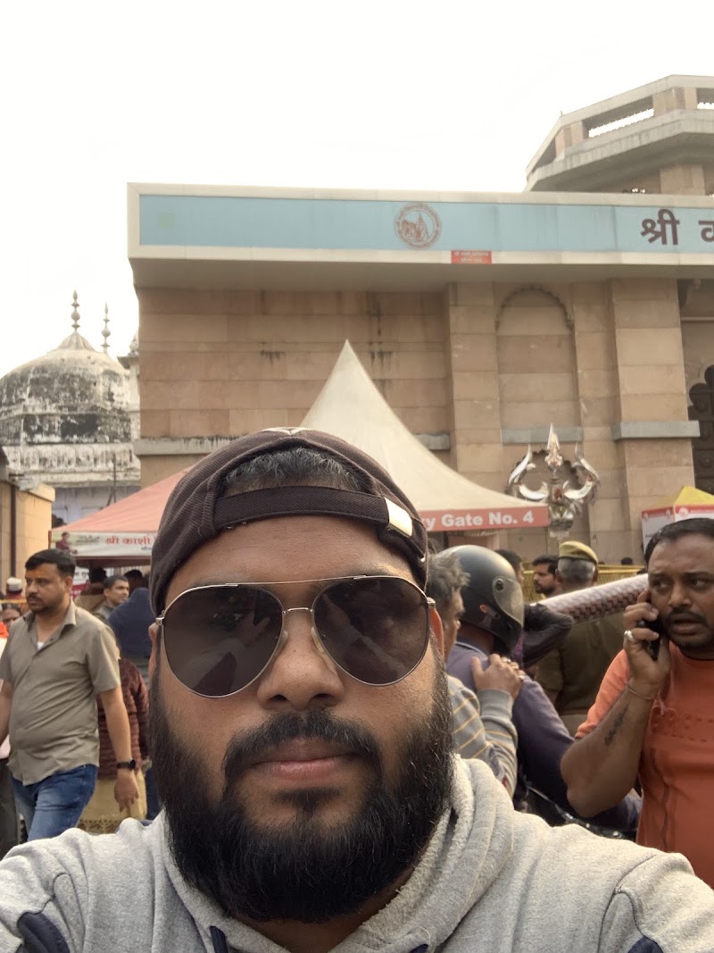 Kashi Rudraksh Pujan Bhandar - Kashi Rudraksh Pujan Bhandar Kashi Vishwanath temple Gate, 4, YSK-1, Lahori Tola, Varanasi, Uttar Pradesh 221001, India